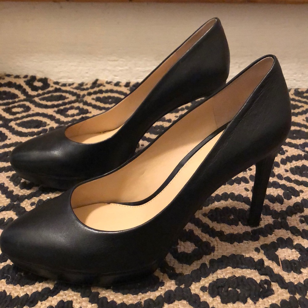 Sexy and classy Gianni Bini black pumps